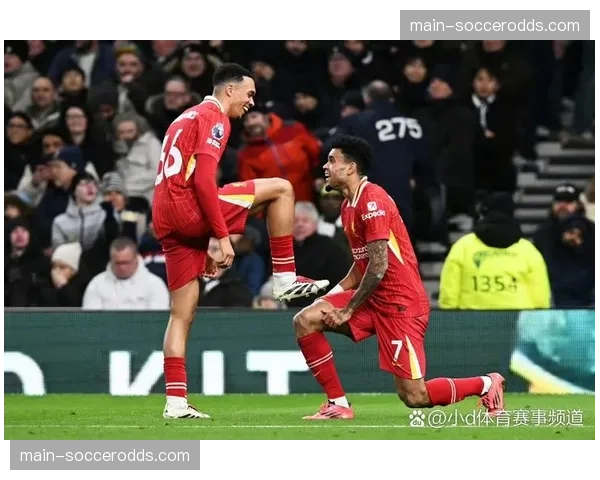 瞬间解析:B费一次前场抢断后直接远射破门,体现压迫价值 瞬间解析:B费一次前场抢断后直接远射破门,体现压迫价值