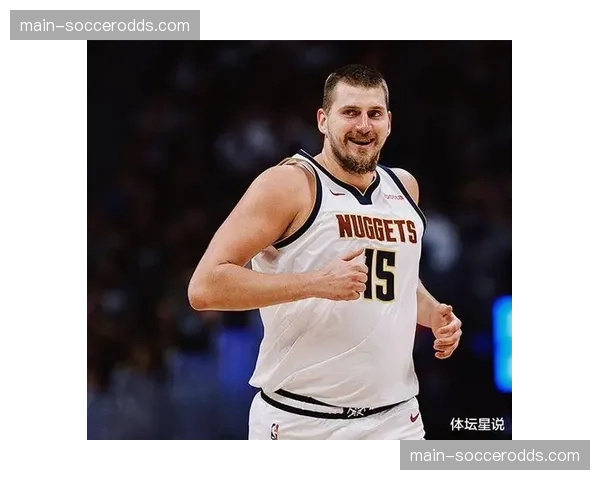 战术趋势观察:中锋策应角色回归,约基奇、小萨成进攻中枢。 战术趋势观察:中锋策应角色回归,约基奇、小萨成进攻中枢。