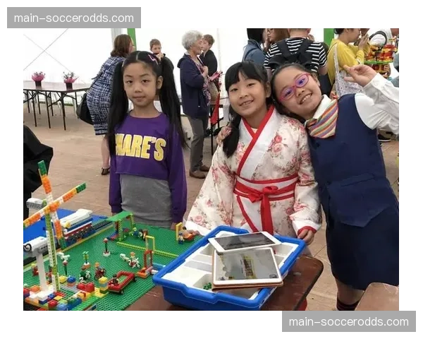 文化展示：比赛间歇，东道主安排的丹麦传统音乐表演