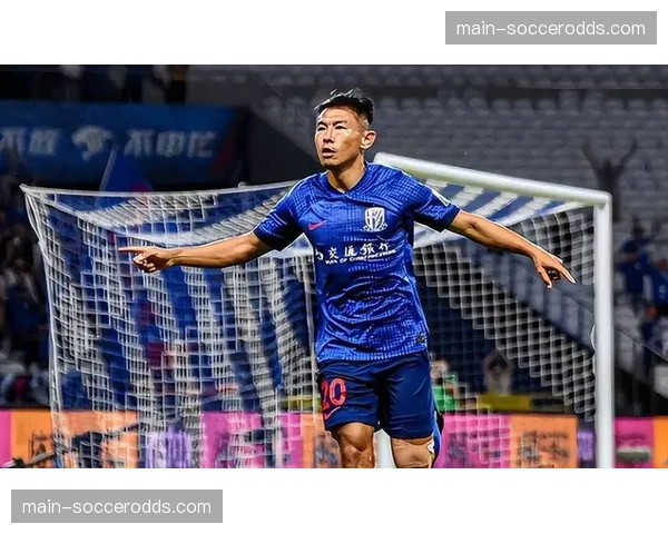 特写:38岁老将的坚持,每日加练50个直接任意球后的脚感变化 特写:38岁老将的坚持,每日加练50个直接任意球后的脚感变化