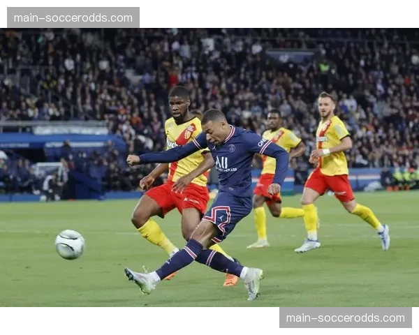 巴黎圣日耳曼公布对阵里昂大名单，姆巴佩随队合练，冲刺跑数据达标